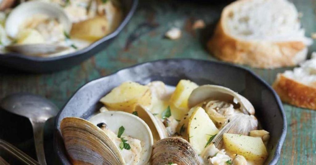 North Carolina Down East Clam Chowder
&ndash; Lodge Cast Iron