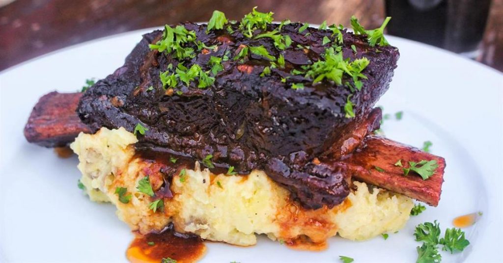 Beer Braised Short Ribs with Mashed Potatoes – Lodge Cast Iron