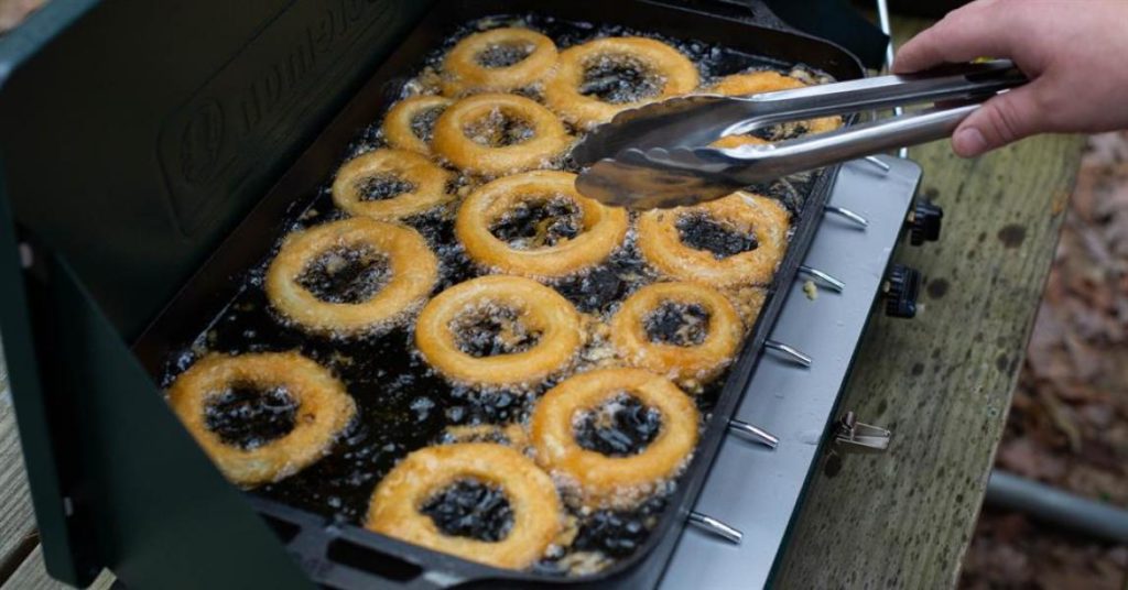 Beer Battered Onion Rings and Dijon Aioli – Lodge Cast Iron