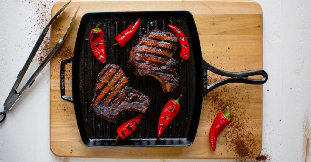 Espresso Rubbed Bone-in Pork Chops – Lodge Cast Iron