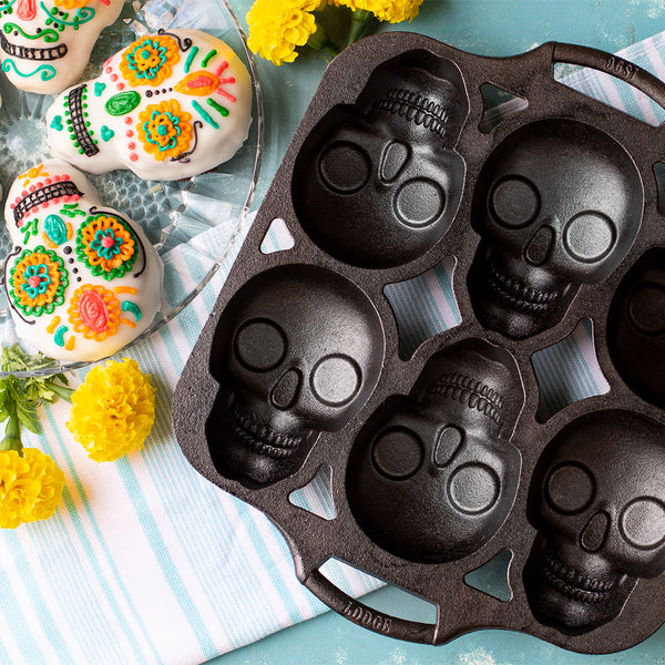 Skull Mini Cake Pan with Silicone Grips